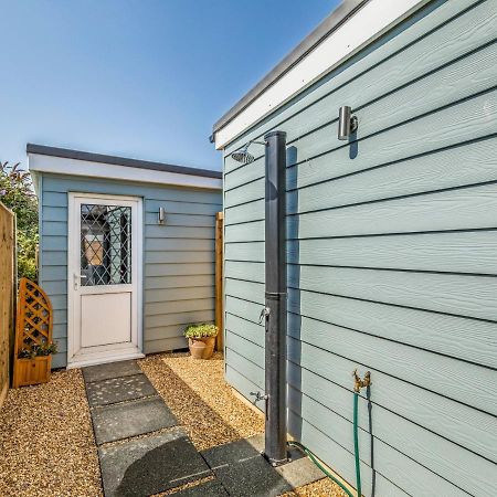Pass The Keys Charming Chalet A Stones Throw From The Beach Chichester Zewnętrze zdjęcie