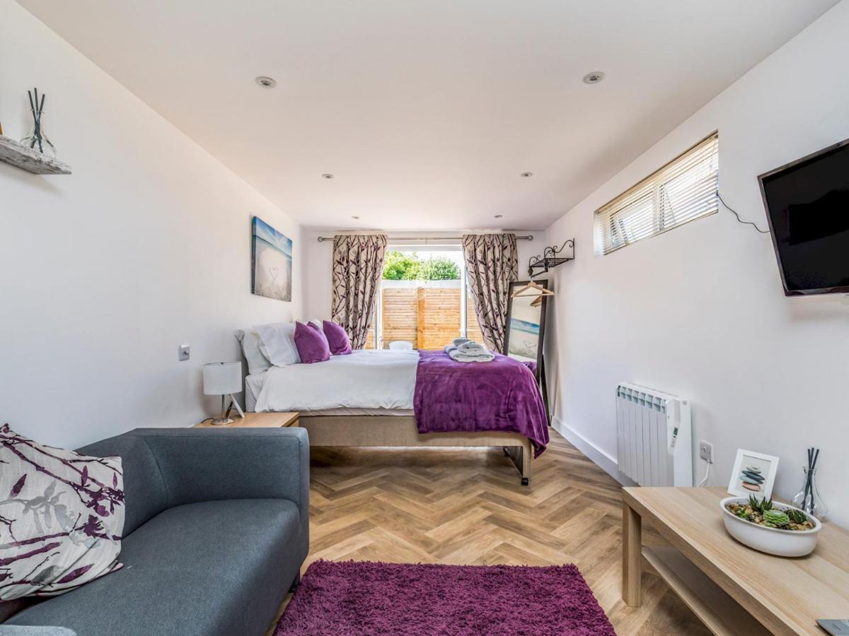 Pass The Keys Charming Chalet A Stones Throw From The Beach Chichester Zewnętrze zdjęcie