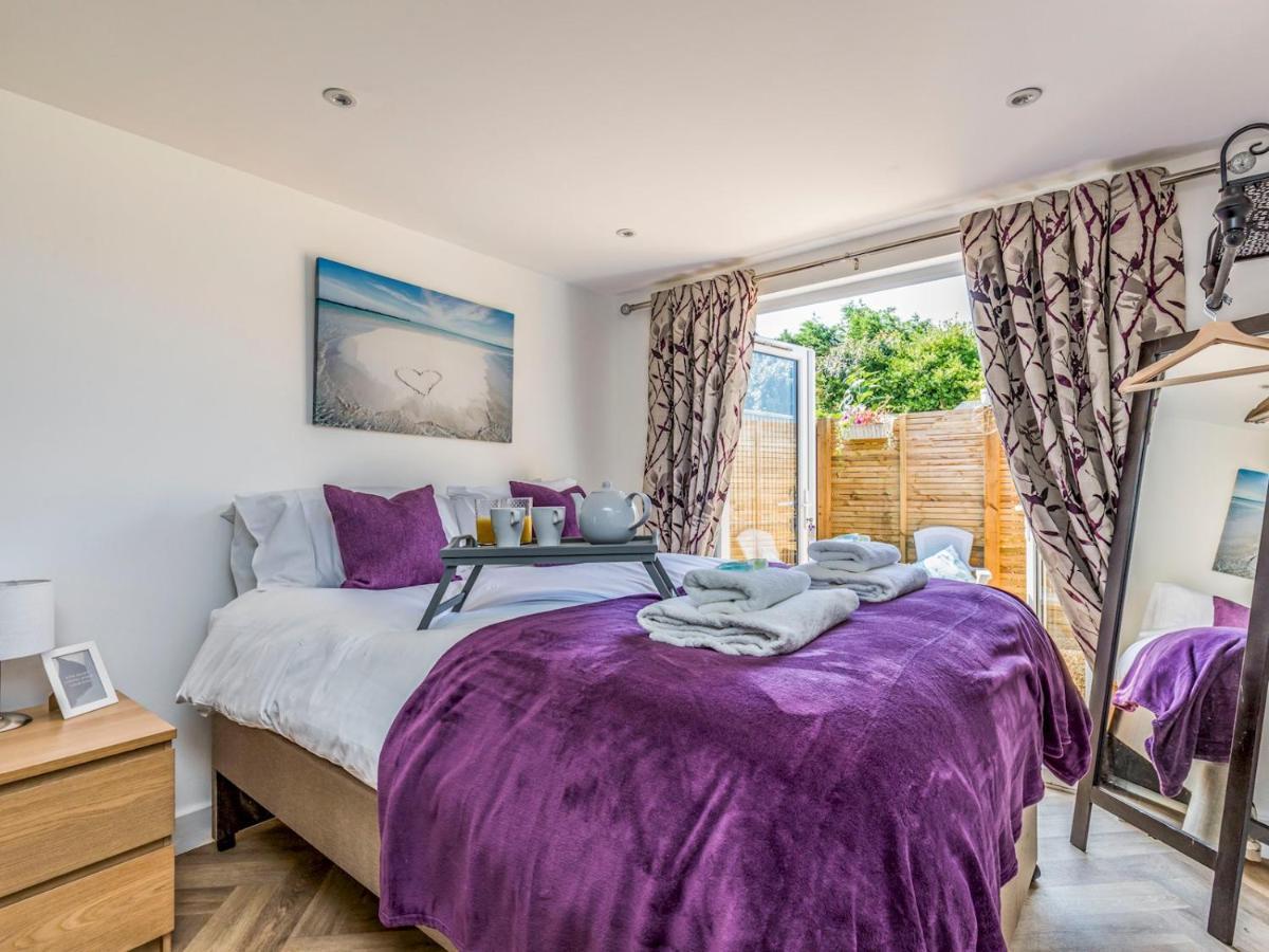 Pass The Keys Charming Chalet A Stones Throw From The Beach Chichester Zewnętrze zdjęcie