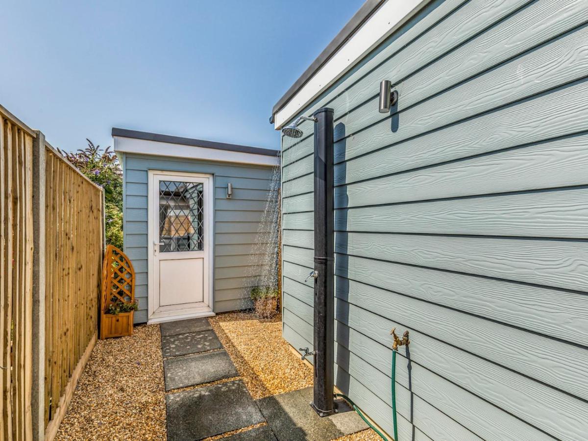 Pass The Keys Charming Chalet A Stones Throw From The Beach Chichester Zewnętrze zdjęcie