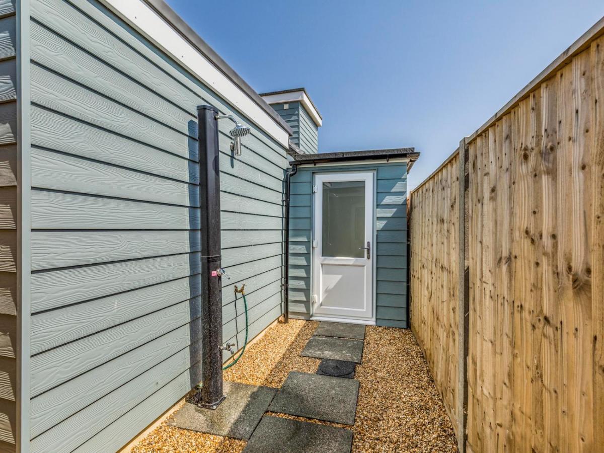 Pass The Keys Charming Chalet A Stones Throw From The Beach Chichester Zewnętrze zdjęcie