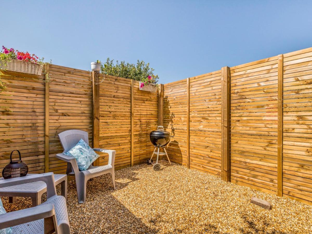 Pass The Keys Charming Chalet A Stones Throw From The Beach Chichester Zewnętrze zdjęcie