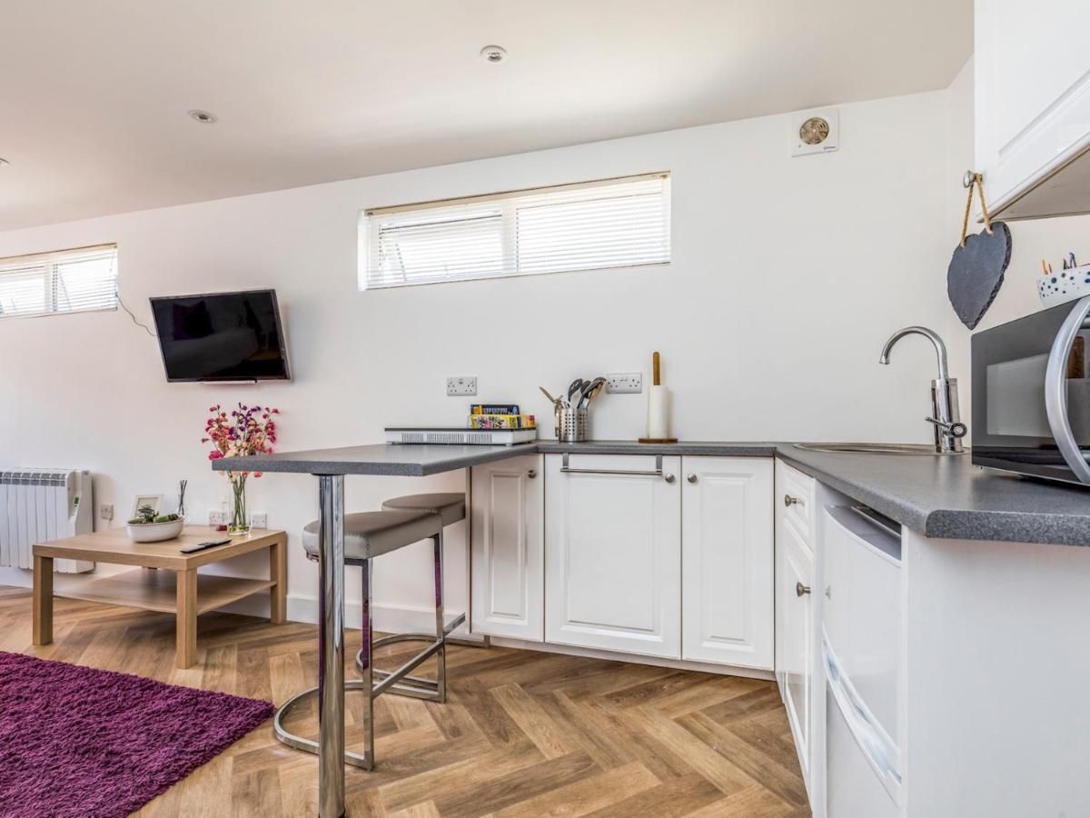 Pass The Keys Charming Chalet A Stones Throw From The Beach Chichester Zewnętrze zdjęcie