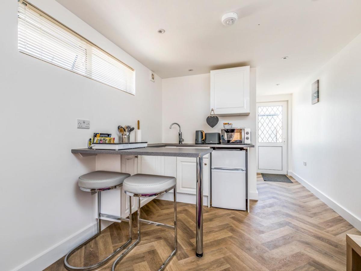 Pass The Keys Charming Chalet A Stones Throw From The Beach Chichester Zewnętrze zdjęcie